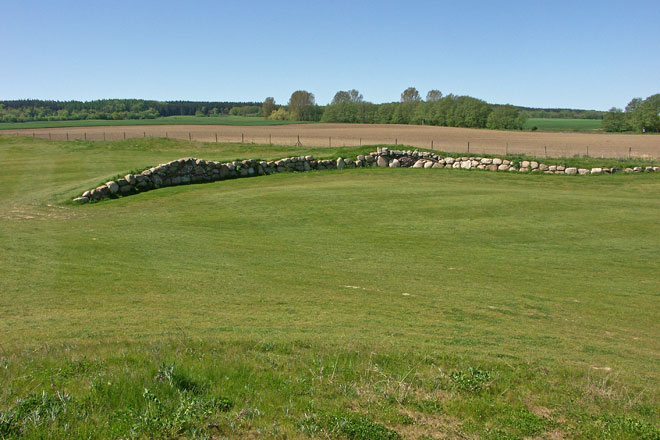 Steinsetzung auf dem Golfplatz Wittenbeck